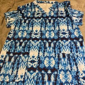 Women’s used scrub top med